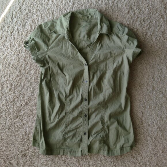 Sonoma Life + Style Tops - Vintage Y2K Sonoma Olive Green Fitted Button Up Top with Button Detail